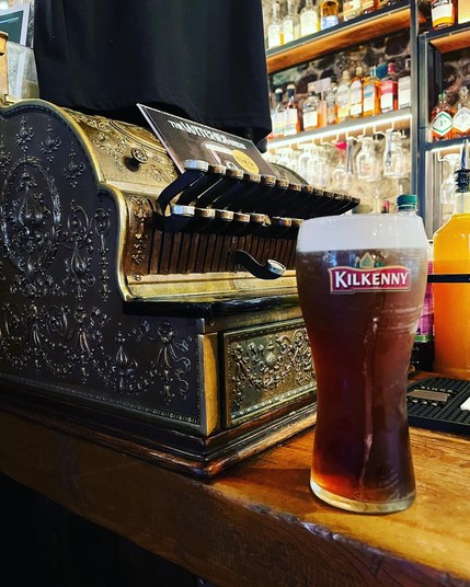 A 7-euro pint at Kyteler's Inn