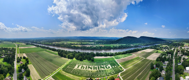 A fisheye panorama showing Mike’s Maze as positioned in Massachusetts’s Pioneer Valley, with the Connecticut River and Sugarloaf Mountain behind it
