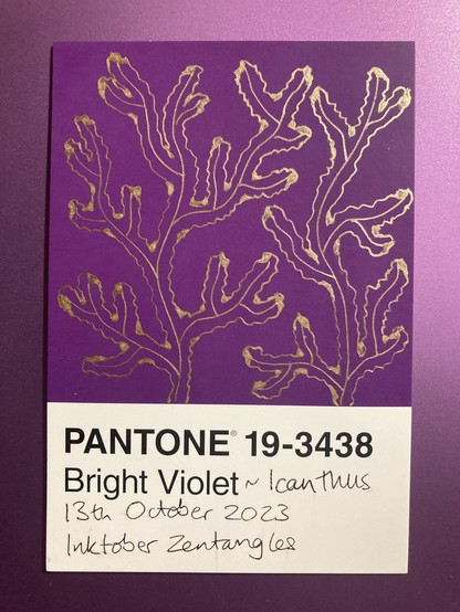 Plant like leaves in gold on a dark purple background