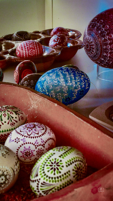Sorbian (Wendish) painted eggs, Lehde Open-Air Museum, Lübbenau, Spreewald, Germany, 6 Oct 2023. Nikon D5600, Nikkor DX 35 mm ƒ1.8G, ISO 2500, ƒ14, 1/250s