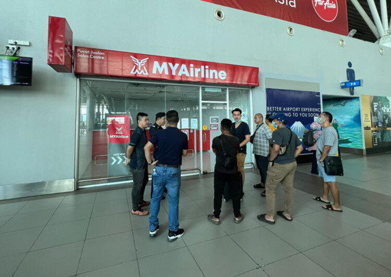 A group of people standing outside MYAirline sales centre that was closed. - Photo is from the article linked.