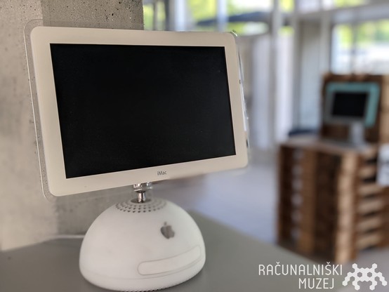 a white iMac G4