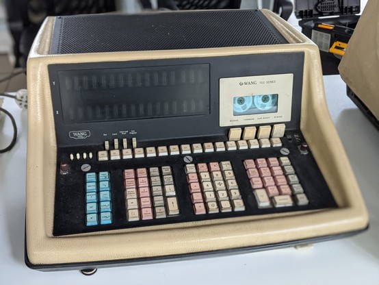 Wang 700B programmable calculator
