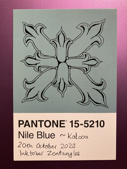 Four-fold pattern with trefoil spiky leaves or petals, with a larger version at 45 degrees behind the original