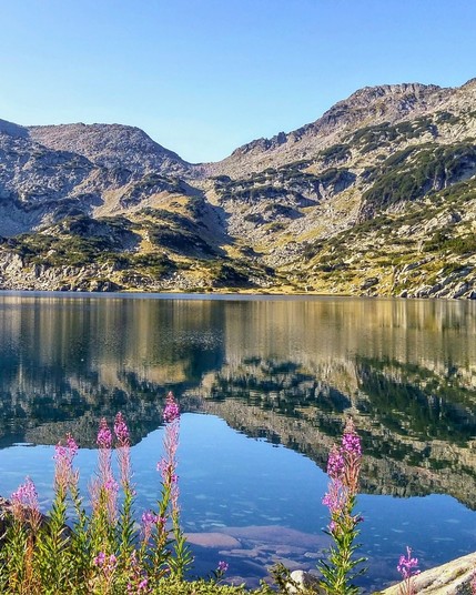 Popovo Lake in the Pirin Mountains of Bulgaria is a stunning glacial lake surrounded by rugged peaks and pristine wilderness.