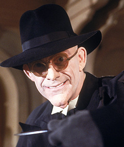 Dr.Doom van Who Framed Roger Rabbit, met een enge grijns maar verder nog enigszins normaal. 
