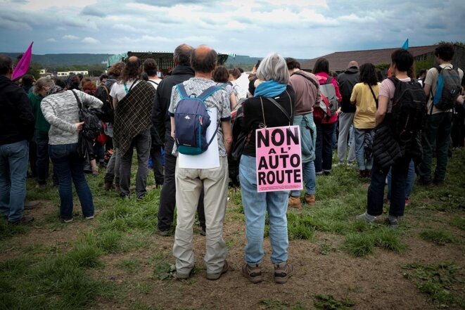 Lors du festival anti-autoroute organisé par le Collectif Non A133-A134 près de Rouen le 6 mai 2023. © Photo Lou Benoist / AFP