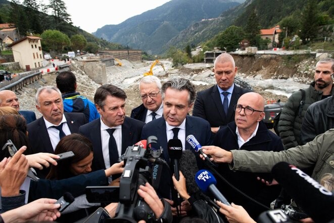 Le ministre de la transition écologique Christophe Béchu à Saint-Martin-Vésubie, entouré de Christian Estrosi et Éric Ciotti, le 23 octobre 2023. © Photo Laurent Coust / Abaca