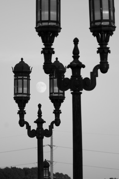Street lamps framing the rising moon

ƒ 5.60
1/500
EV 0.00
ISO 200
105mm Focal Length
162mm Focal Length in #35mmFilm