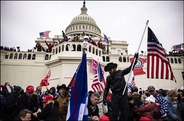 Dieses Foto entstand als Trump-Anhänger*innen 2021 in Washington das Kapitol stürmten am 06.01.2021.