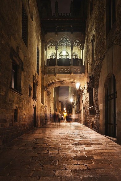 Barcelona city by night, Gothic Quarter (Barri Gotic), Bishop’s Bridge (Pont del Bisbe) crossing Carrer del Bisbe street, Catalonia, Spain.