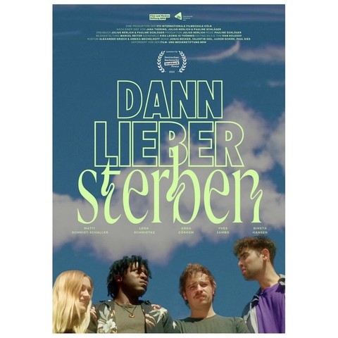 Filmplakat zu „Dann lieber sterben“ mit den vier Hauptdarsteller:innen vor blauem Himmel mit Wolken