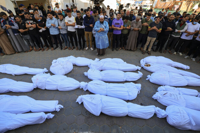 Des funérailles de victimes des bombardements israéliens à Deir el-Balah, dans la bande de Gaza, mardi 31 octobre. © Photo Mahmud Hams / AFP