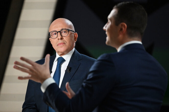 Éric Ciotti et Jordan Bardella lors d’un débat télévisé sur France 2, le 2 février 2023. © Photo Emmanuel Dunand / AFP