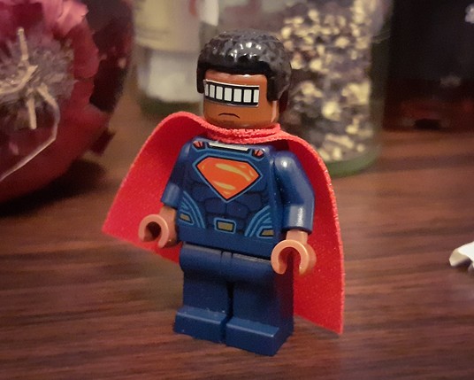 SUPERGEORDI
(Defender of Metropolis)

A LEGO Minifigure creation