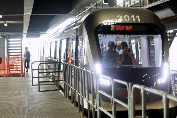 LRT3 Shah Alam Line train in a depot. / Photo by Lil elitechong released under CC BY-SA 4.0 on Wikimedia Commons.