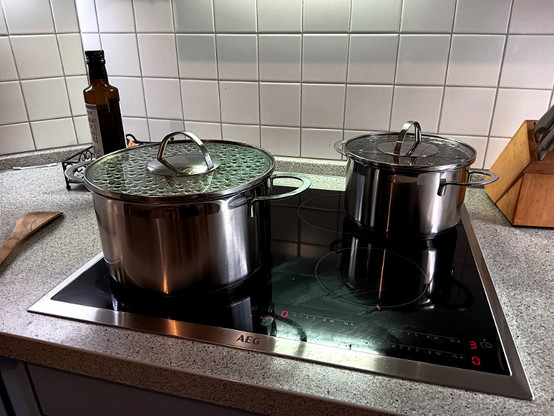 Herd mit zwei Töpfen
