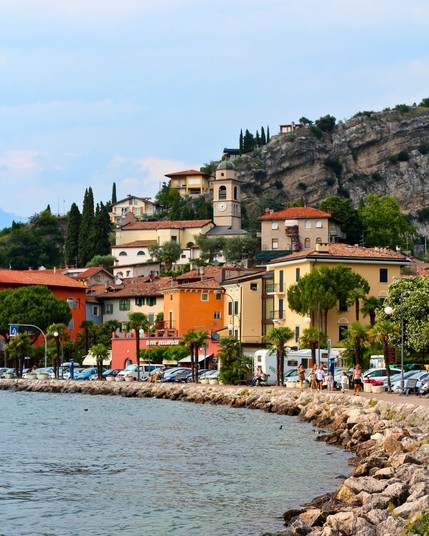 Promenade del Garda is a scenic lakeside walkway in the town of Garda, Italy, offering stunning views of Lake Garda and the surrounding mountains.