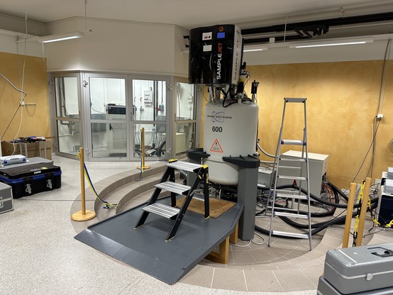 Photo of the 600 MHz NMR with cryoMAS probe for high sensitivity ssNMR