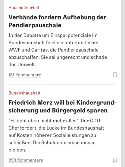 Screenshot von zwei untereinander stehenden Artikeln von Zeit online zum Haushalts-Urteil vom BVG. Der obere beinhaltet eine Forderung, die Pendlerpauschale abzuschaffen. Der untere, dass Merz Sozialleistungen kürzen möchte.