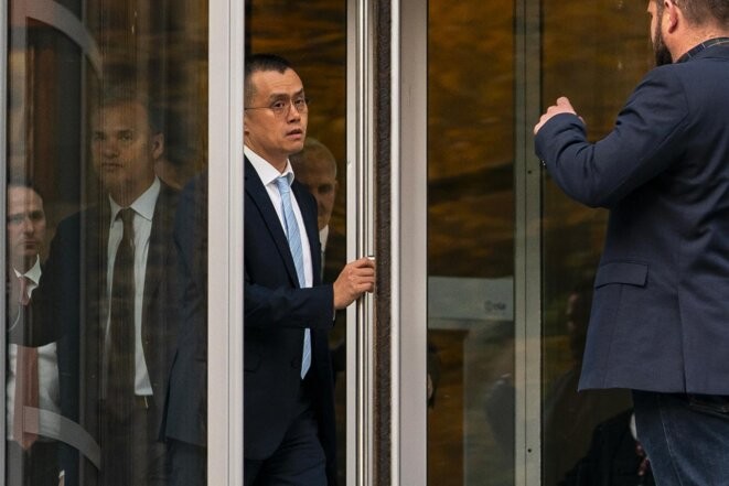 Changpeng Zhao, PDG de Binance, quitte le tribunal de district des États-Unis le 21 novembre 2023 à Seattle, Washington. © Photo David Ryder / Images via AFP