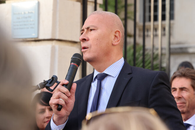 Hugues Moutouh lors d'une manifestation contre l'antisémitisme le 12 novembre à Nice © ARIE BOTBOL / Hans Lucas / Hans Lucas via AFP