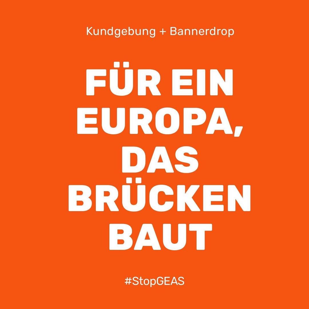 Kundgebung + Bannerdrop</p><p>FÜR EIN<br>EUROPA,<br>DAS<br>BRÜCKEN<br>BAUT</p><p>#StopGEAS