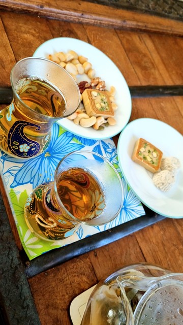 Uzbek halva sweets accompany two cups of Bukharan spice green tea 😋
