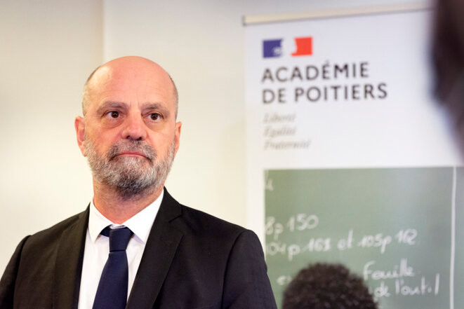 Jean-Michel Blanquer, le 3 mars 2022, dans un lycée à Poitiers. © Photo Jean-Francois FORT / Hans Lucas via AFP