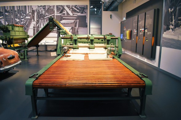 A conveyor belt with cotton sheets