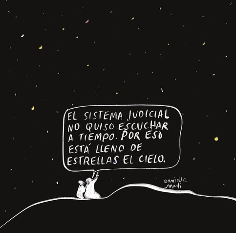 Ilustración en negro, lineado en blanco. Una figura mayor y otra más joven sentadas en una colina. La mujer mayor señala el cielo estrellado y dice: "El sistema judicial no quiso escuchar a tiempo. Por eso está  lleno de estrellas el cielo". Por Daniella Martí