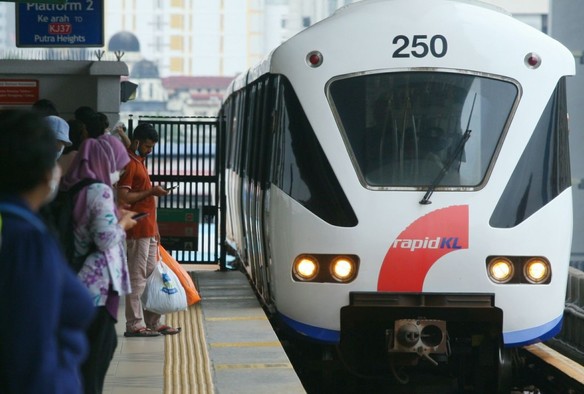 An LRT at a station in Kuala Lumpur, as example of how such system could be done in Johor Baru. / Photo from linked article.