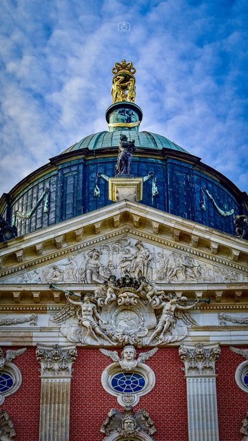 Pediment and cupola topped by golden figures holding crown aloft, New Palace, Sanssouci Park, Potsdam, 26 Nov 2023. Nikon D5600, Nikkor DX 35 mm ƒ1.8G, ISO 100, ƒ6.3, -0.3 ev, 1/250s