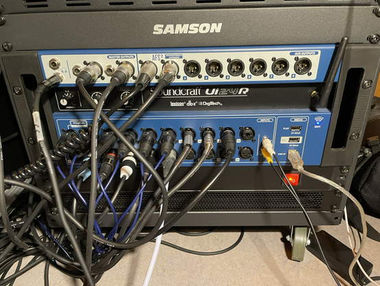 Frontview Soundcraft Ui24R 