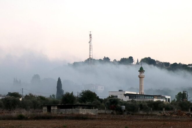 De la fumée s'échappe après le bombardement israélien sur le village frontalier de Dhayra, au sud du Liban, le 16 octobre 2023. © Photo AFP