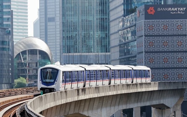LRT Kelana Jaya Line train running on its track in Kuala Lumpur, as example of system proposed. / Photo from linked article.