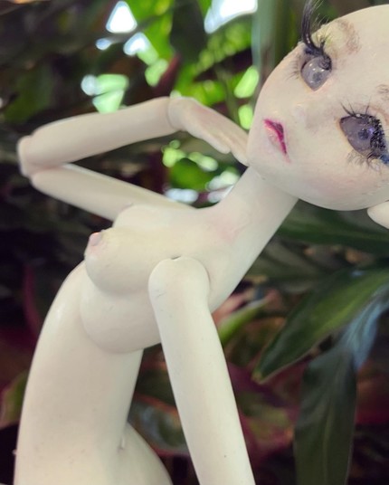 A little closeup of my (still undressed) ball jointed fairy doll. She’s one of my prototypes, it’s made in a way that I will be able to sculpt her features even if my vision goes more bad than it already did. Maybe your sighted friend can describe her  😊 2 of 2