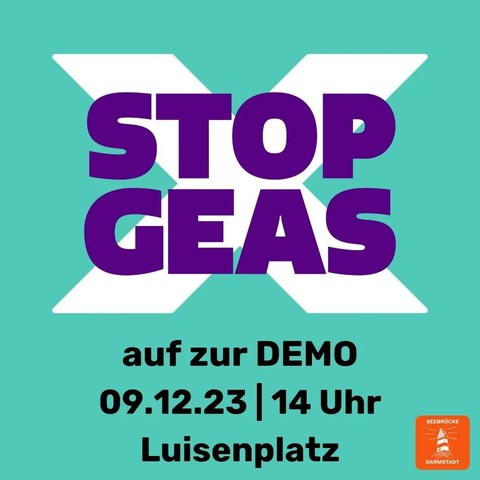 Türkiser Hintergrund. Darauf ist das "Stop GEAS"-Logo in weiß und lila. 

darunter steht:
auf zur DEMO
09.12.23 | 14 Uhr
Luisenplatz

unten rechts orange-weißes Seebrücke DA Logo mit dem Hochzeitsturm als Leuchtturm
