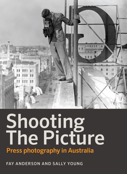 This groundbreaking book explores our political leaders and campaigns, crime, war and censorship, international events, disasters and trauma, sport, celebrity, gender, race and migration. It maps the technological evolution in the industry from the dark room to digital, from picturegram machines to iPhones, and from the death knock to the ascendancy of social media. It raises the question whether these changes will spell the end of traditional press photography as we know it.