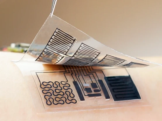 The illustration shows an e-skin attached to an arm. The various sensors and cables for monitoring different health parameters can be seen. (Wei Gao/Caltech)