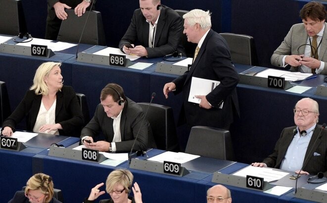 Marine Le Pen, Louis Alliot, Bruno Gollnisch et Jean-Marie Le Pen au Parlement européen à Strasbourg, le 19 mai 2015. © Photo Frederick Florin / AFP