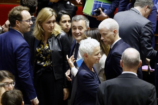 Le député Sylvain Maillard, la présidente de l'Assemblée nationale Yaël Braun-Pivet, le ministre de l'intérieur Gérald Darmanin et le ministre adjoint chargé des relations avec le Parlement Franck Riester, à l'Assemblée le 11 décembre 2023. © Photo Ludovic Marin / AFP