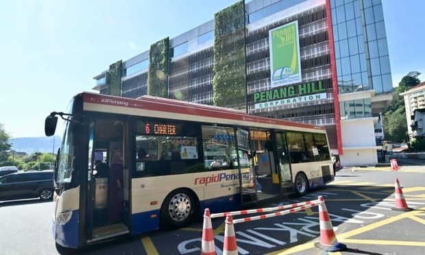 rapidPenang bus in front of Penang Hill Corporation building. / Photo from linked article.