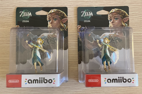 Une paire d’Amiibo Zelda.