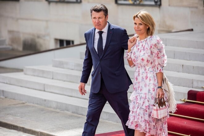 Christian Estrosi et Laura Tenoudji lors de l’investiture d’Emmanuel Macron à l’Élysée, le 7 mai 2022. © Photo Sébastien Calvet / Mediapart