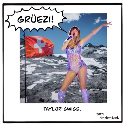 Ein Bild von Taylor Swift vor einer Bergkulisse neben einer Schweizer Flagge. Bildunterschrift: Taylor Swiss.