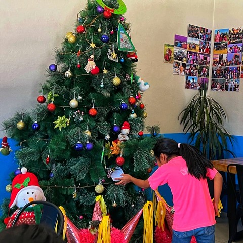 Weihnachtsbaum im Kinderdorf 