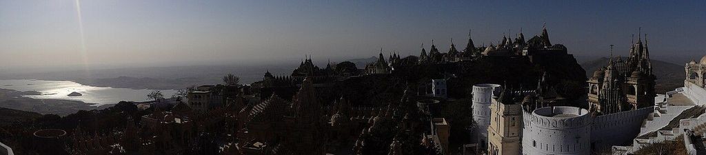 Imagen panorámida de los templos Palitana.