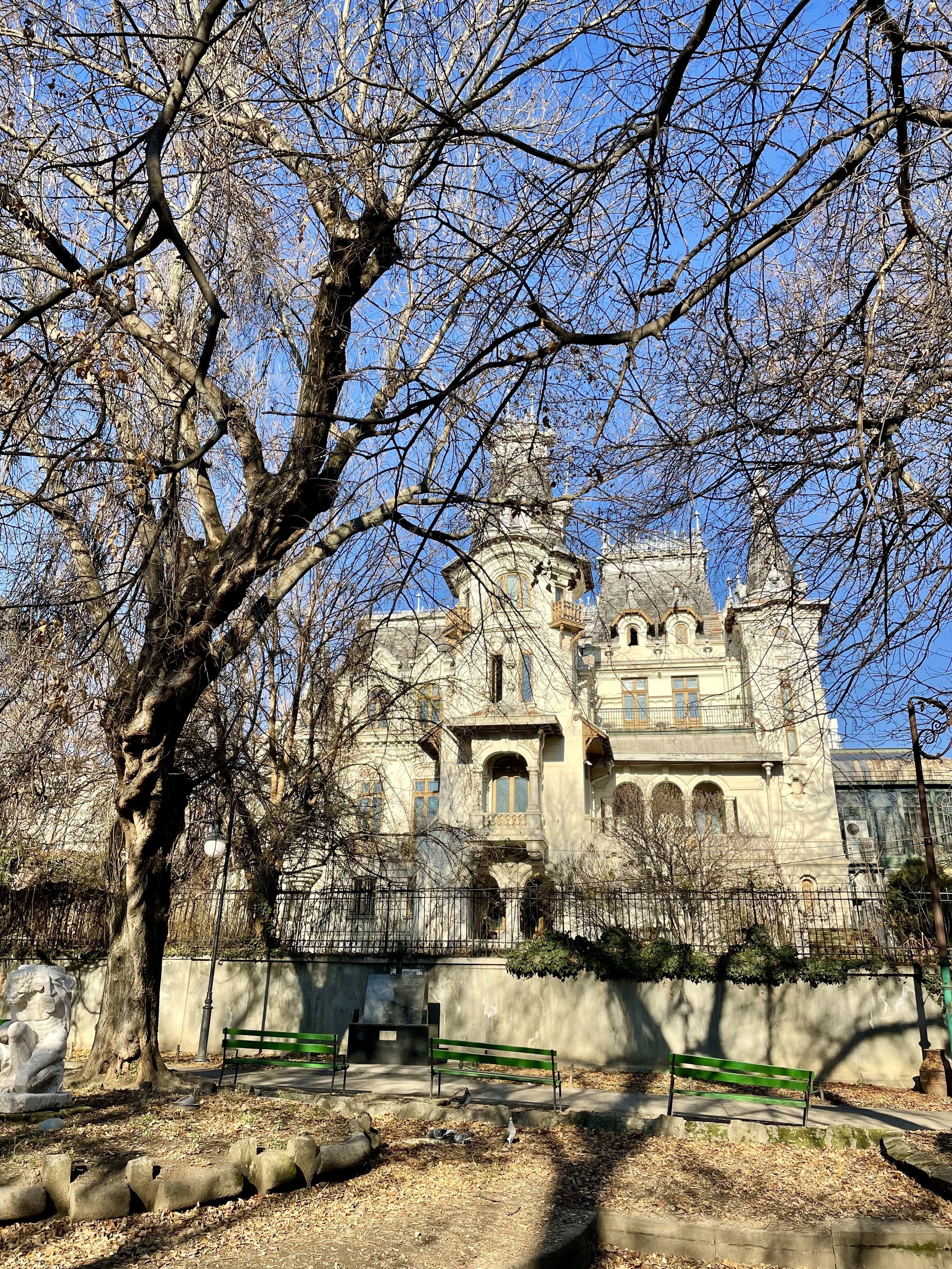 Adriana N: #SilentSunday #Bucharest Creț… - Mastodon