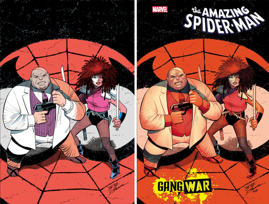 Dos versiones de una misma portada de The Amazing Spider-Man con los personajes de Kingpin y Maria Tifoidea preparandose para un enfrentamiento al ser iluminados por la Spider-señal, ilustrados por John Romita Jr. La versión de la izquierda presenta un coloreado plano de estilo retro, la de la derecha un coloreado digital más actual.